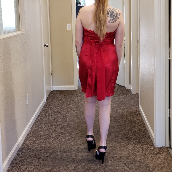 Dress - Picture 3 of 3